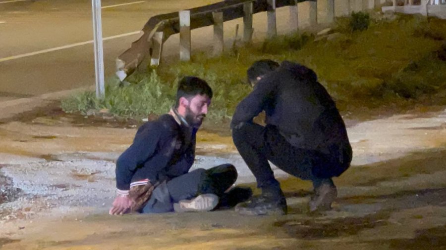 İş Yerine Silahlı Saldırı Yapıp, Peşlerine Düşen Polis Ekiplerine Ateş Ettiler