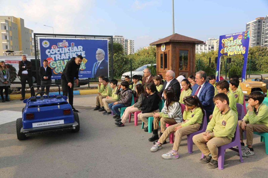 Çocuklar Eğlenerek Öğreniyor: 10 Bin Öğrenciye Trafik Eğitimi