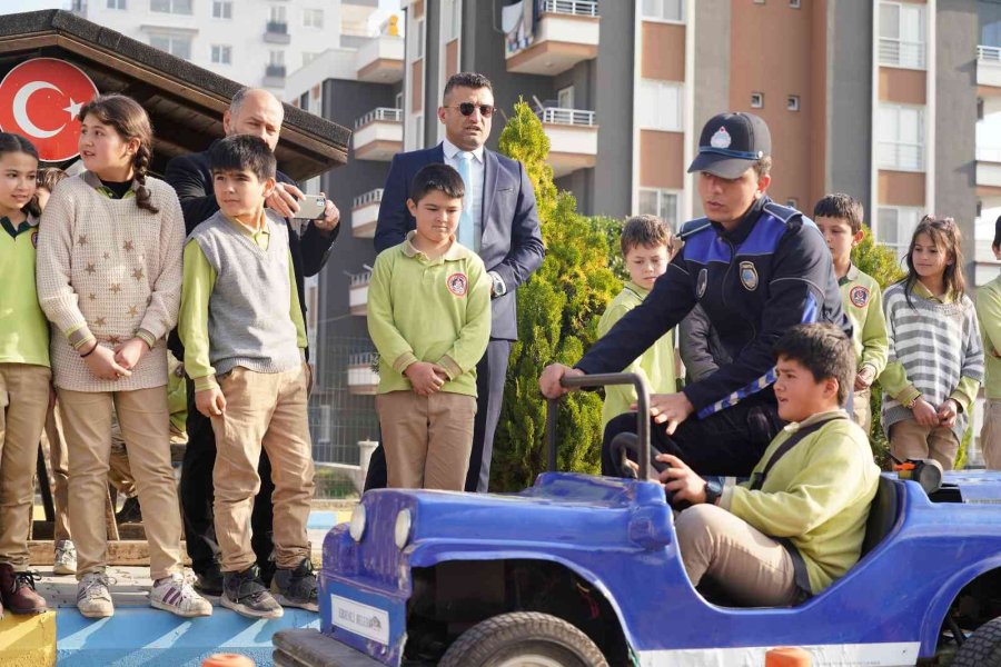 Çocuklar Eğlenerek Öğreniyor: 10 Bin Öğrenciye Trafik Eğitimi