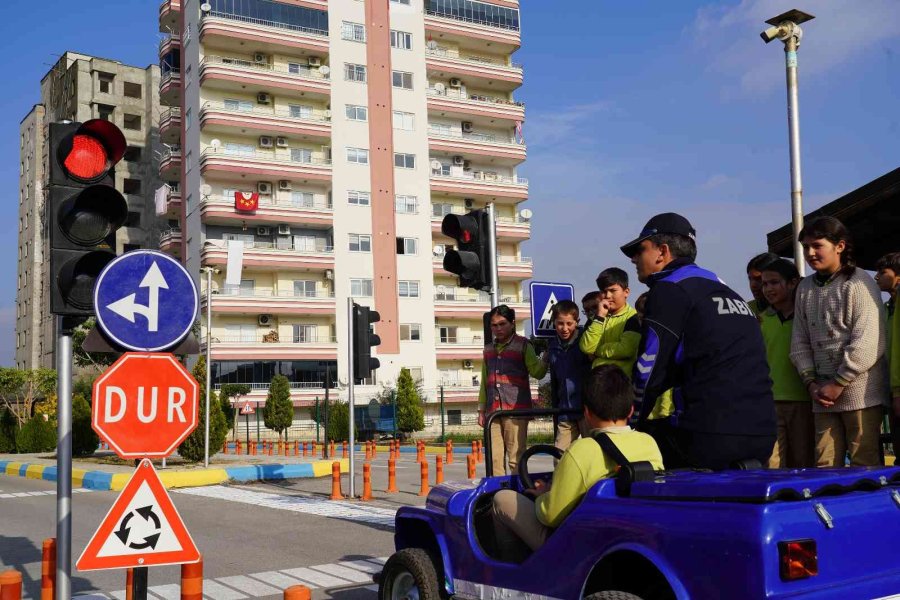 Çocuklar Eğlenerek Öğreniyor: 10 Bin Öğrenciye Trafik Eğitimi