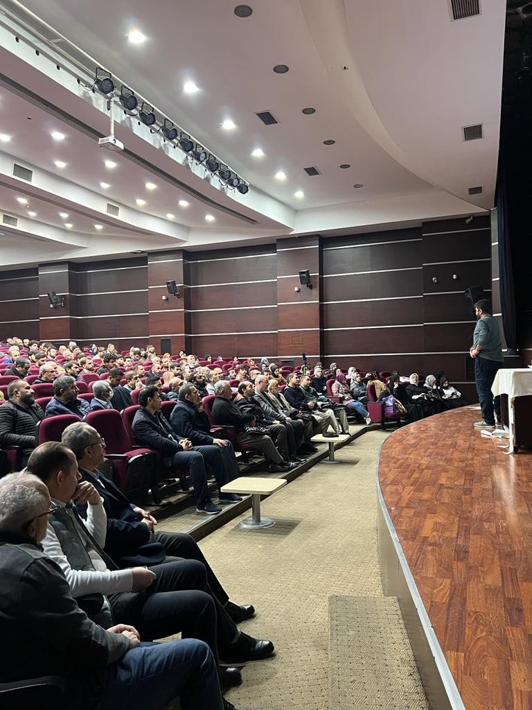 Gazeteci/yazar Ve Savaş Muhabiri Adem Özköse’den Duygu Yüklü Konferans