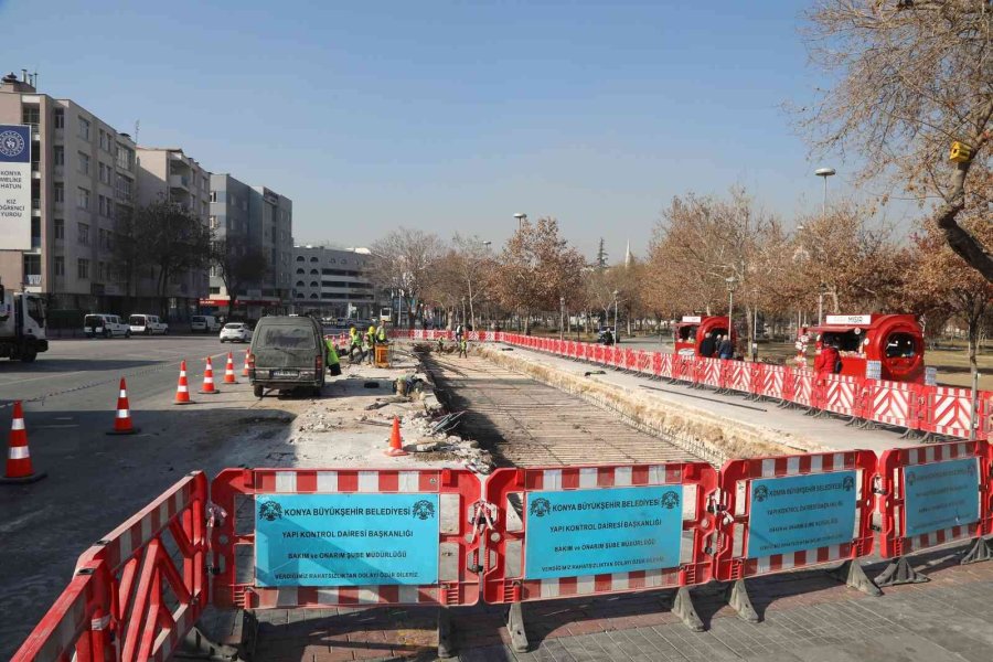 Konya Büyükşehir Kültürpark’a Kapalı Otobüs Durakları Yapıyor