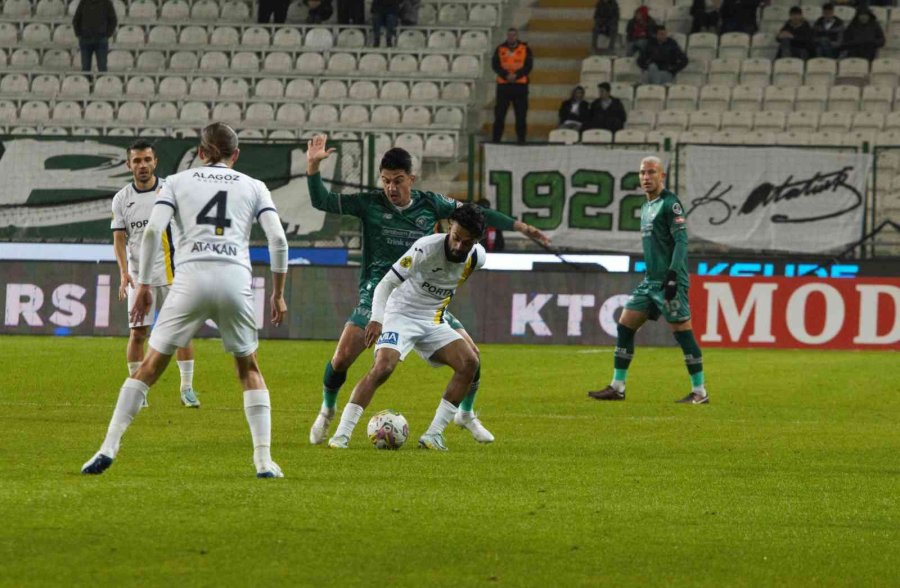 Spor Toto Süper Lig: Konyaspor: 0 - Ankaragücü: 0 (ilk Yarı)