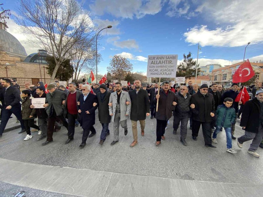 Konya’da Kur’an-ı Kerim’i Müdafaa Yürüyüşü