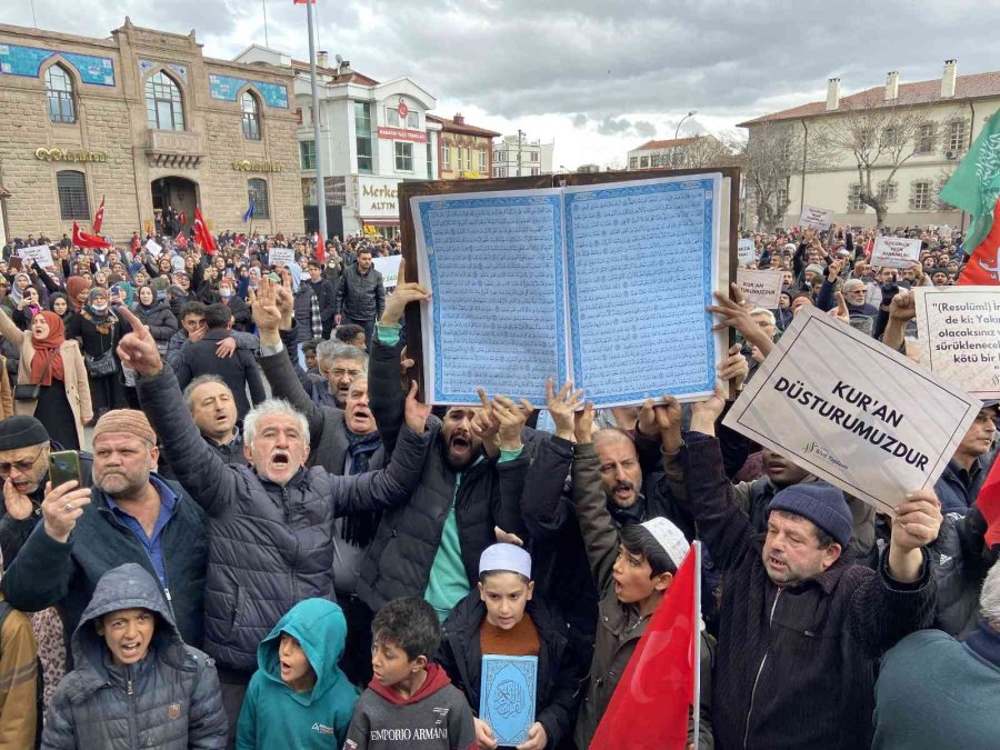 Konya’da Kur’an-ı Kerim’i Müdafaa Yürüyüşü