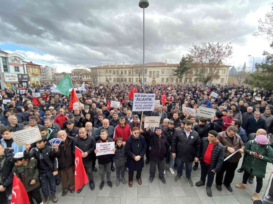 Konya’da Kur’an-ı Kerim’i Müdafaa Yürüyüşü