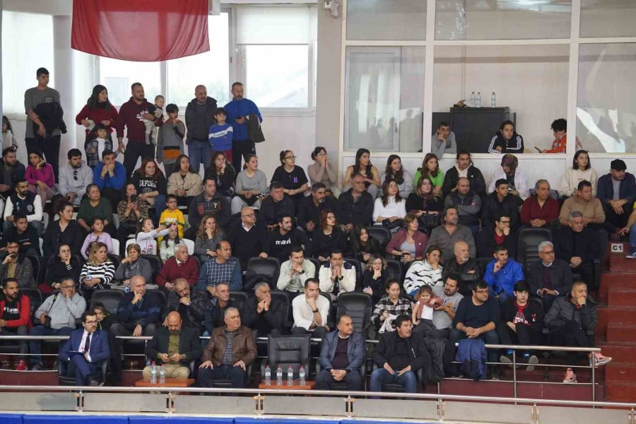 Tarsus Belediyesi Kadın Basketbol Takımı Evinde Fenerbahçe’yi Yendi