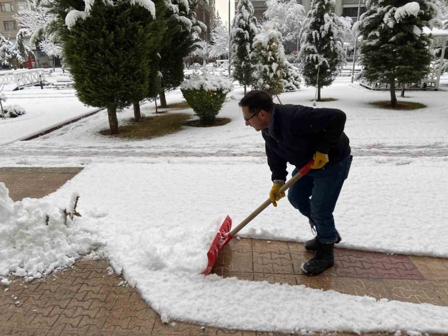 Konya, Yağan Karla Beyaza Büründü