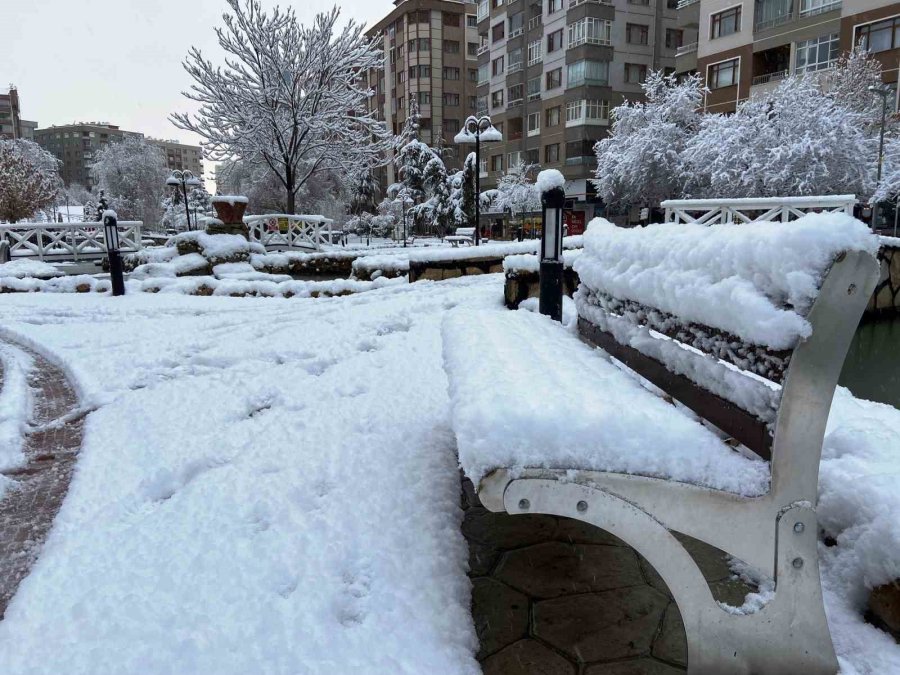 Konya, Yağan Karla Beyaza Büründü