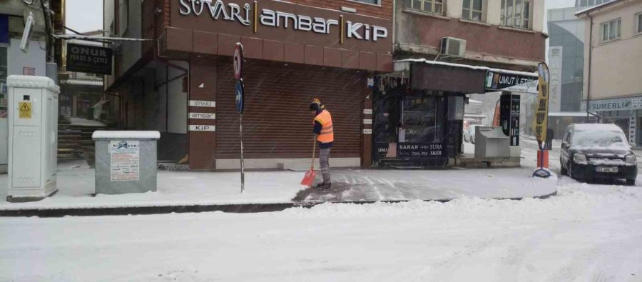 Akşehir’de Ekiplerden Kar Seferberliği