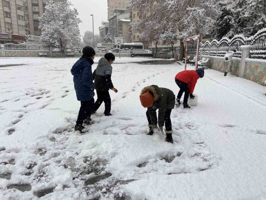 Konya, Yağan Karla Beyaza Büründü