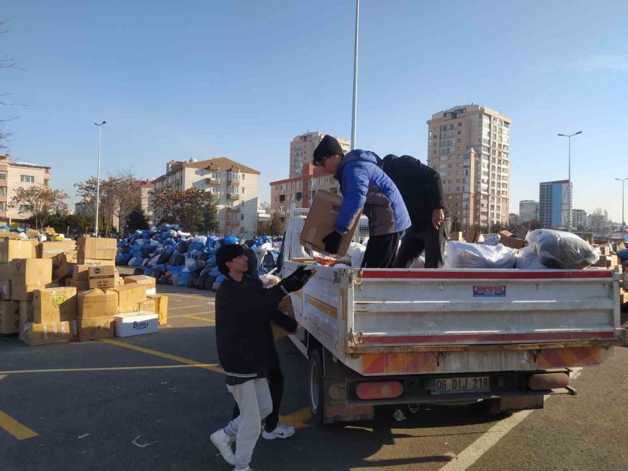 Başkent’teki Gönüllü Vatandaşlar Depremzedeler İçin Birlik Oldu