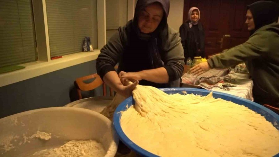 Şileli Kadınlardan Deprem Bölgesine Köy Ekmeği