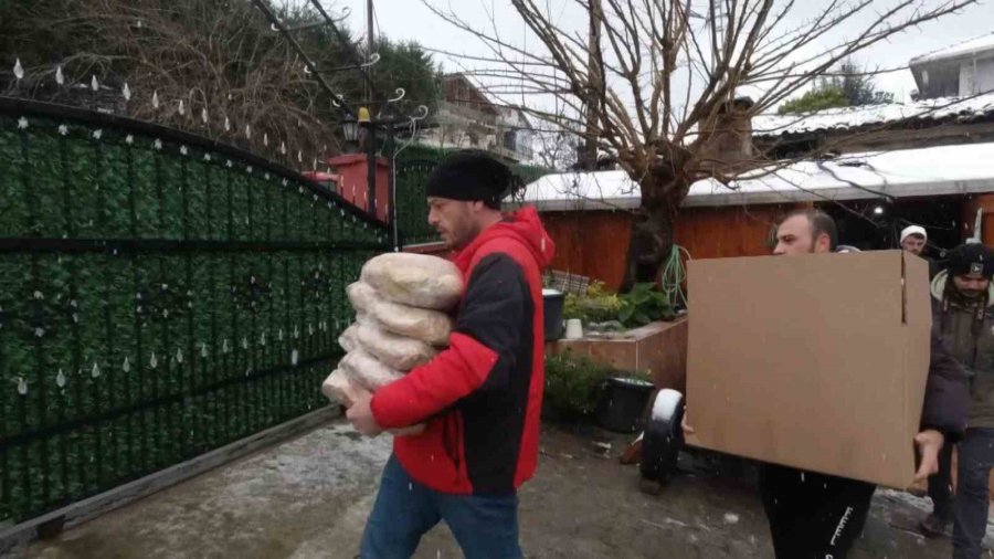 Şileli Kadınlardan Deprem Bölgesine Köy Ekmeği