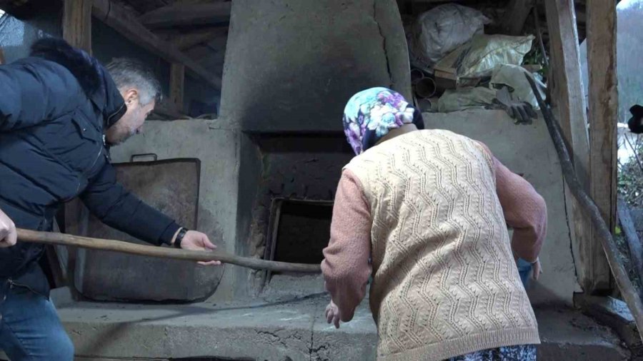 Şileli Kadınlardan Deprem Bölgesine Köy Ekmeği