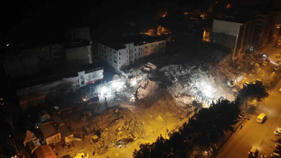 Otel Enkazındaki Arama Çalışmaları Gece Gündüz Demeden Devam Ediyor