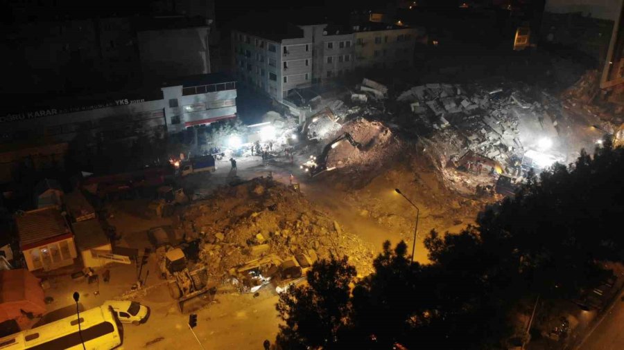 Otel Enkazındaki Arama Çalışmaları Gece Gündüz Demeden Devam Ediyor