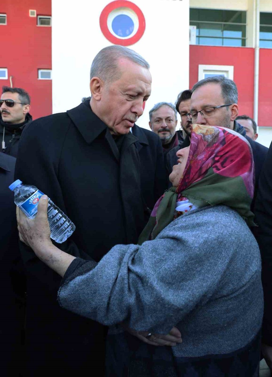 Cumhurbaşkanı Erdoğan, Osmaniye’de Çadır Kenti Ziyaret Etti