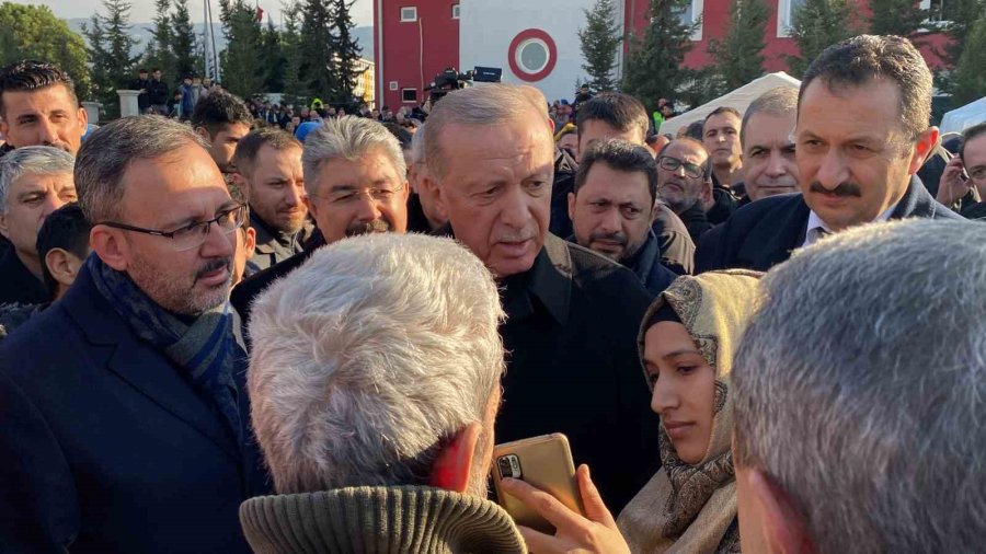 Cumhurbaşkanı Erdoğan Osmaniye’de Çadır Kenti Ziyaret Etti