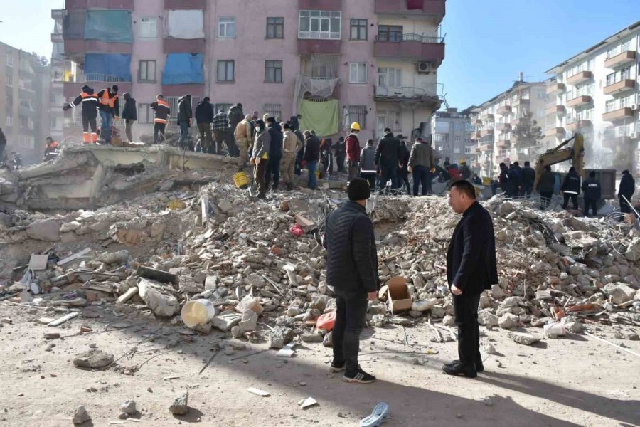 Depremden Etkilenen Vatandaşlar İçin Seferberlik