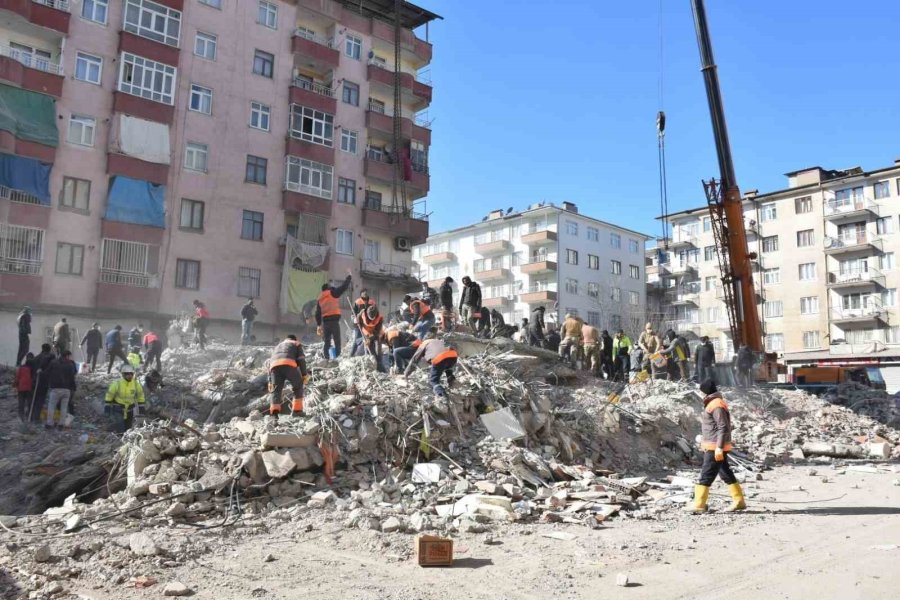 Depremden Etkilenen Vatandaşlar İçin Seferberlik