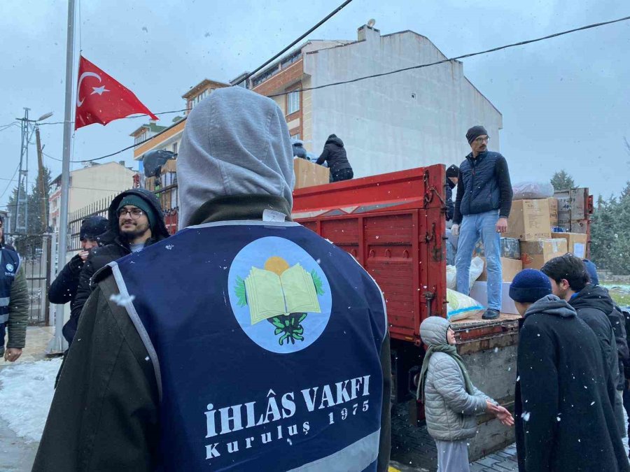 İhlas Pazarlama, Evleri Enkaz Altında Kalan Müşterilerinin Tüm Borçlarını Siliyor