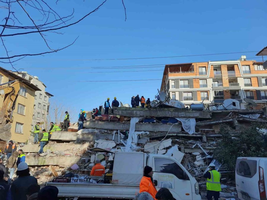 85 Saat Sonra Kurtarılan Kadın, İlk Olarak Torunlarını Sordu