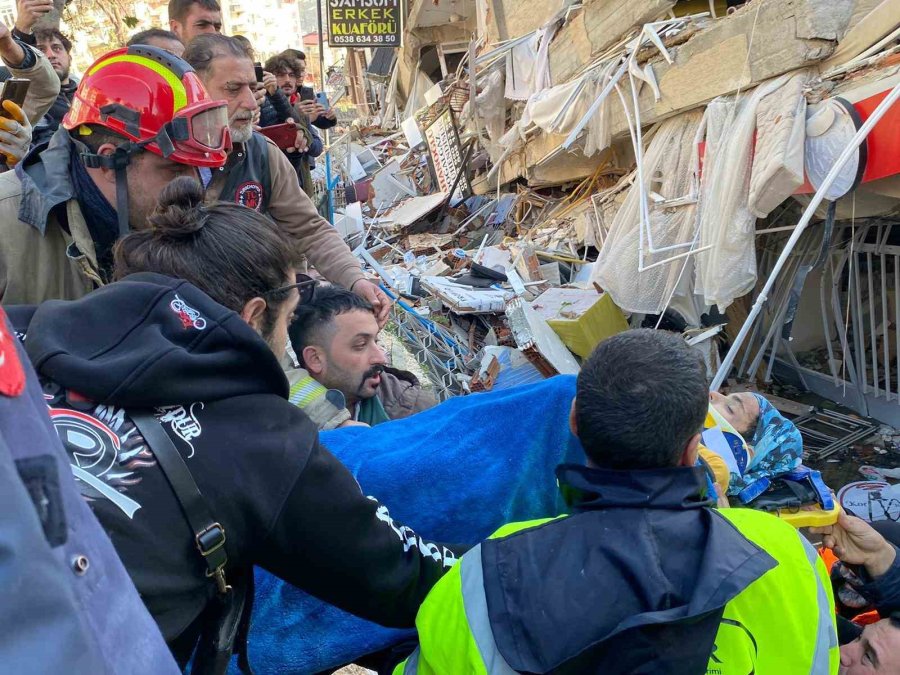 Hatay’da 84 Saat Sonra Enkazdan Sevindirici Haber: "hoş Geldin Kerem"