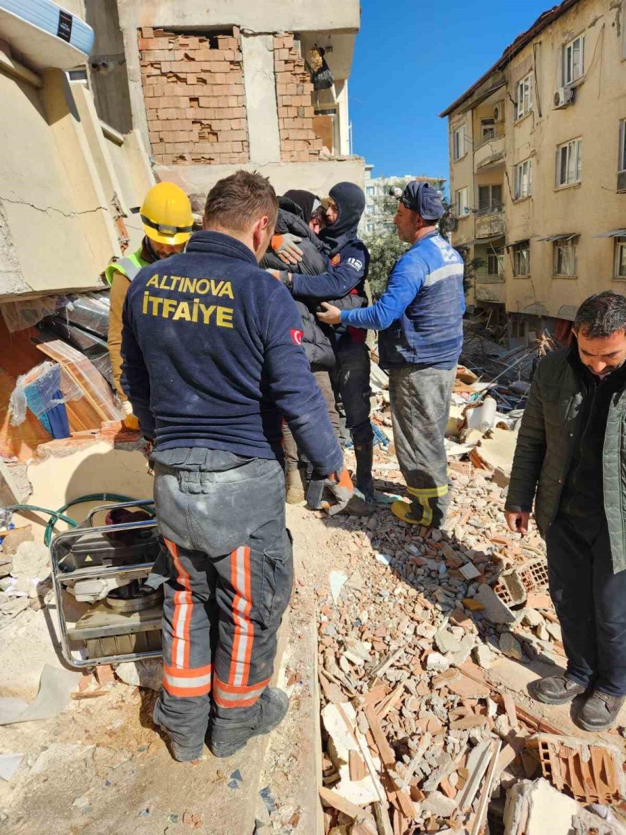 Yalova Ekipleri 82 Saat Sonra Enkazda 2’si Çocuk 6 Kişiyi Çıkardı