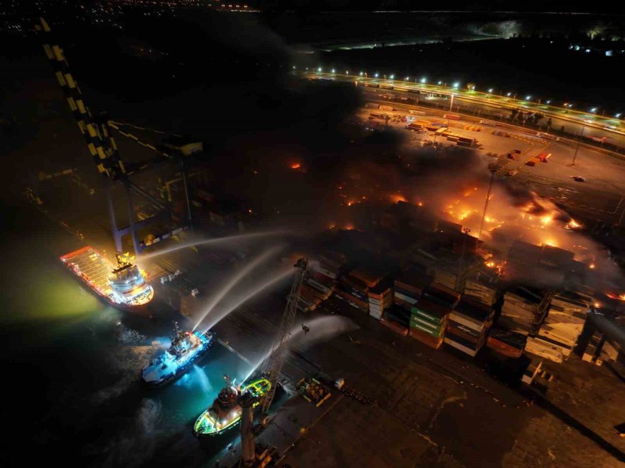 İskenderun Limanı’nda 54 Saattir Devam Eden Yangın Dron İle Havadan Görüntülendi