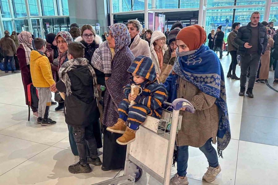 İstanbul’a Yakınlarının Yanına Gelen Depremzedeler Yaşadıkları O Anları Anlattı