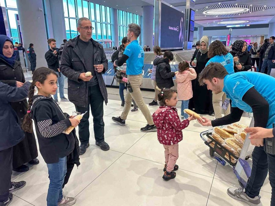 İstanbul’a Yakınlarının Yanına Gelen Depremzedeler Yaşadıkları O Anları Anlattı