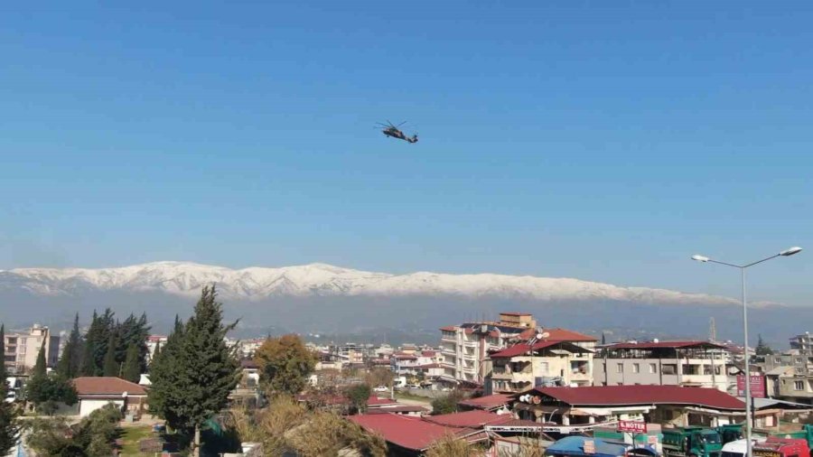 Deprem Bölgesi Hatay’a Askeri Helikopterler İle Yardım Sürüyor