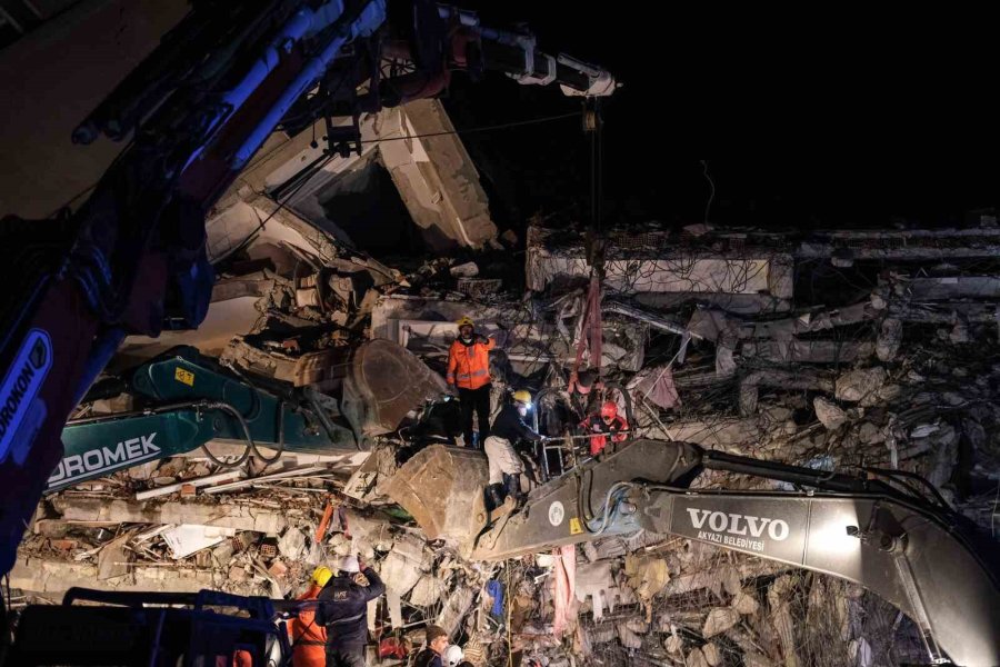 Kahramanmaraş’ta 87 Saat Sonra Enkazdan Evli Çift Sağ Çıkarıldı