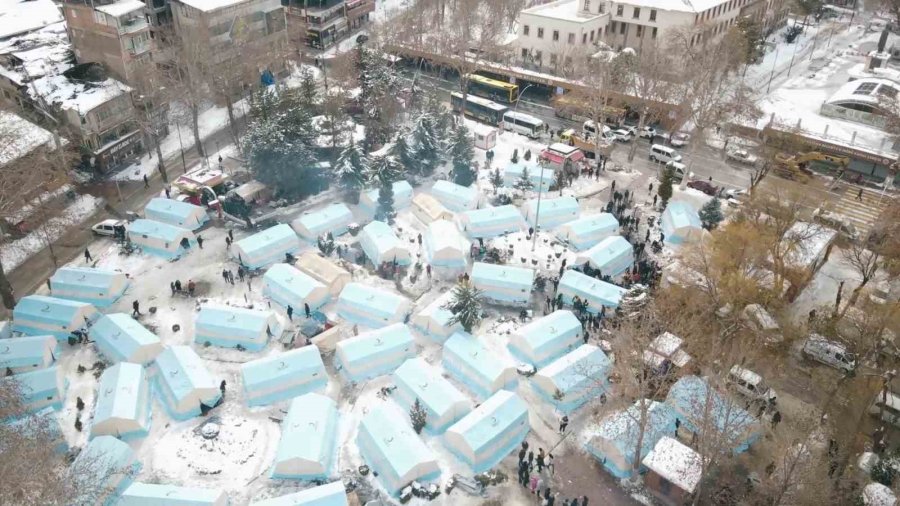 Depremin Ardından Malatya’da Yaralar Sarılıyor