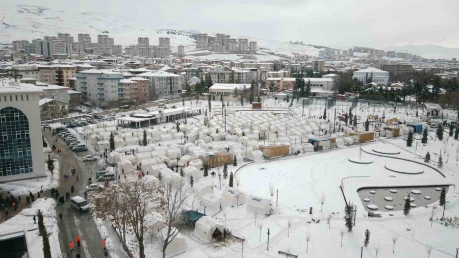 Depremin Ardından Malatya’da Yaralar Sarılıyor