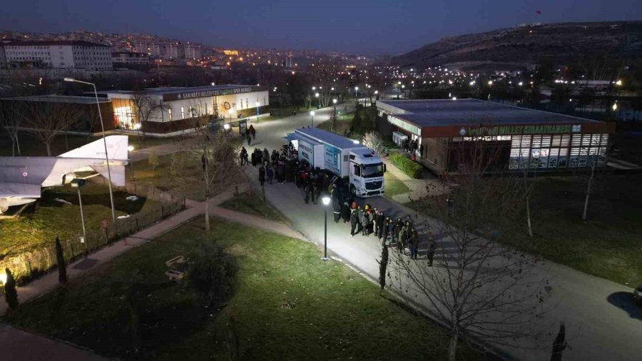 Şahinbey’de Depremzedelere Kumanya Desteği