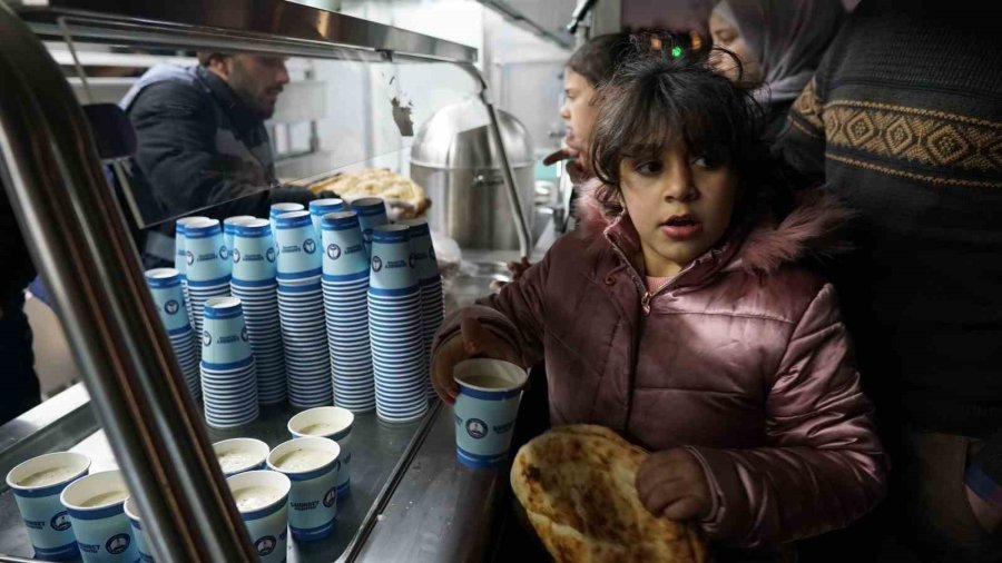 Şahinbey’de Depremzedelere Kumanya Desteği