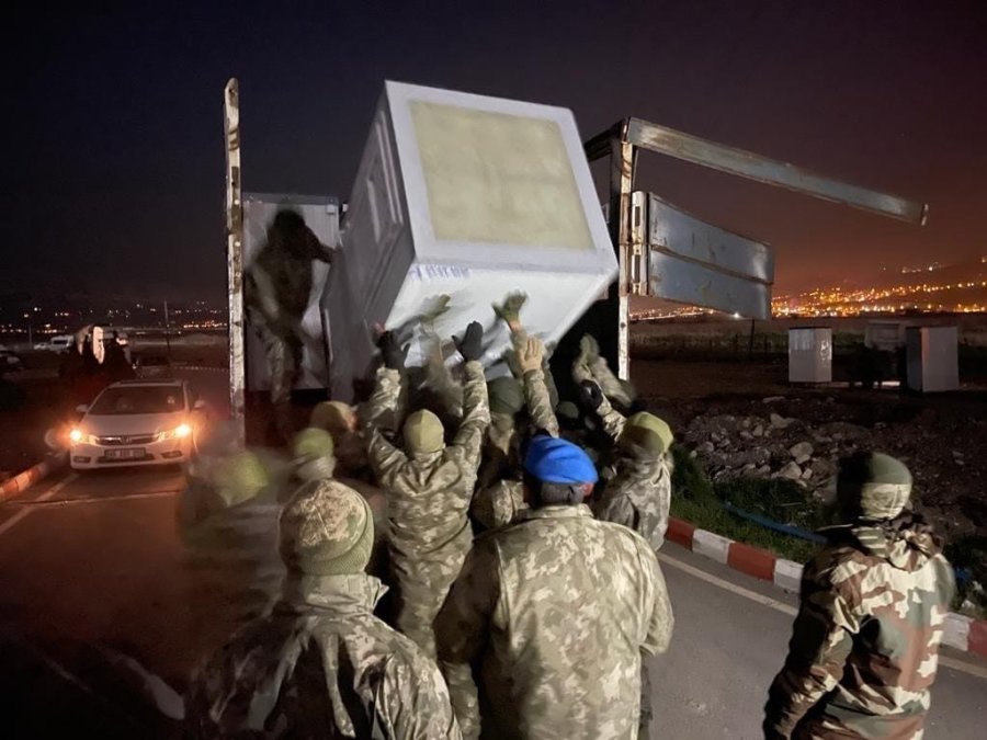 Tsk Afet Bölgesinde İhtiyaçların Karşılanması İçin Çalışmalarına Devam Ediyor