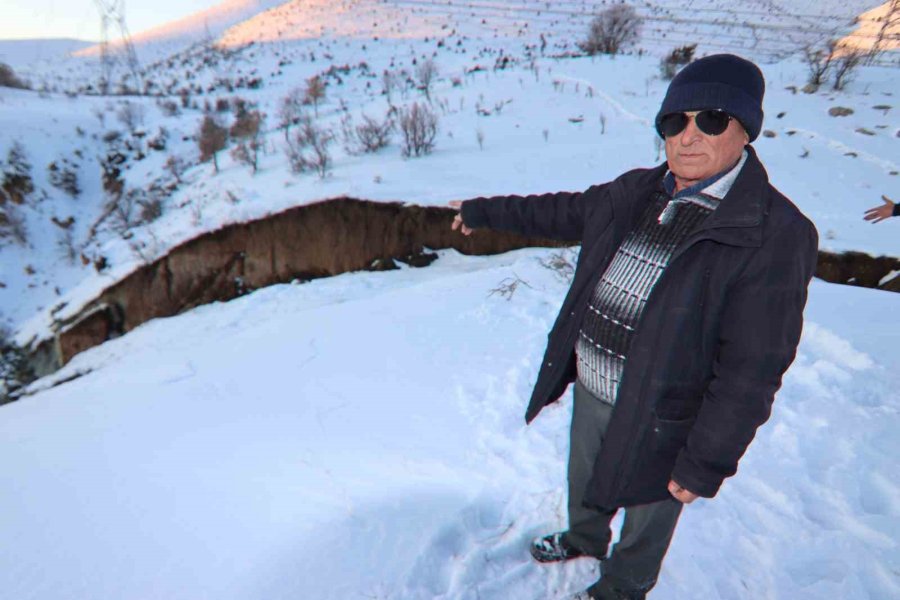 Depremin Merkez Üssünden Dehşete Düşüren Görüntüler: Dağ Yarıldı, Yüksek Gerilim Hattı Direkleri Devrildi