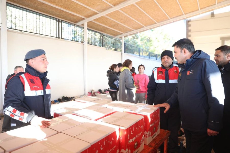 Çevre, Şehircilik Ve İklim Değişikliği Bakanı Kurum: "devlet-millet El Ele İnşallah Bu Afetin Altından Kalkacak"