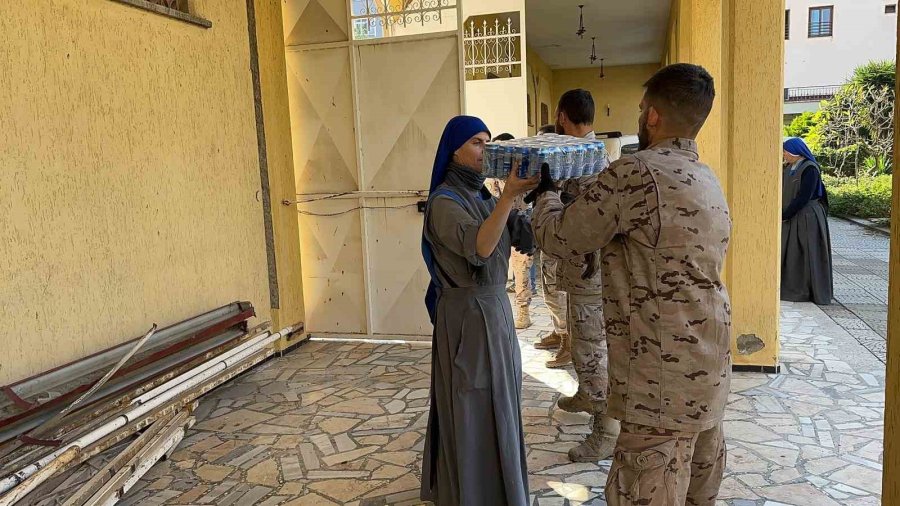 Depremde Tarihi Kilise De Yıkıldı