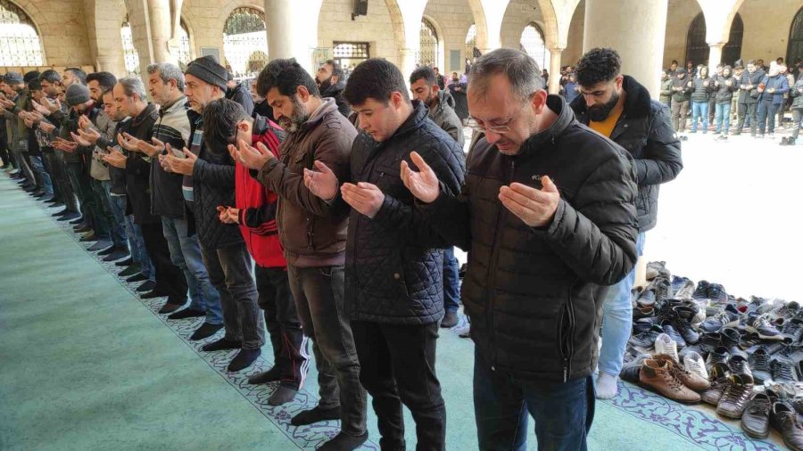 Depremde Hayatını Kaybedenler İçin Şanlıurfa’da Gıyabi Cenaze Namazı