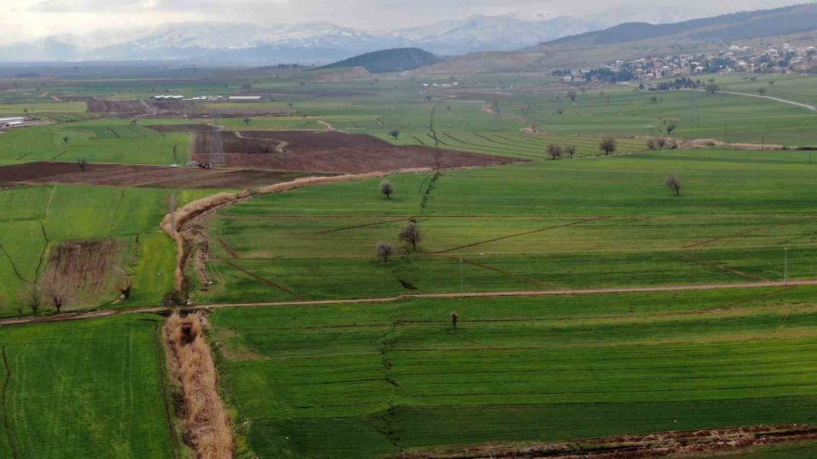 Depremden Sonra Köyde Yaşanan Fay Kırığı Havadan Görüntülendi