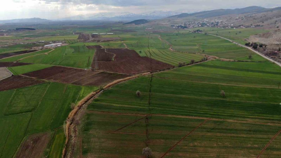 Depremden Sonra Köyde Yaşanan Fay Kırığı Havadan Görüntülendi