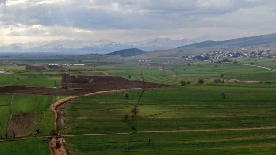 Depremden Sonra Köyde Yaşanan Fay Kırığı Havadan Görüntülendi