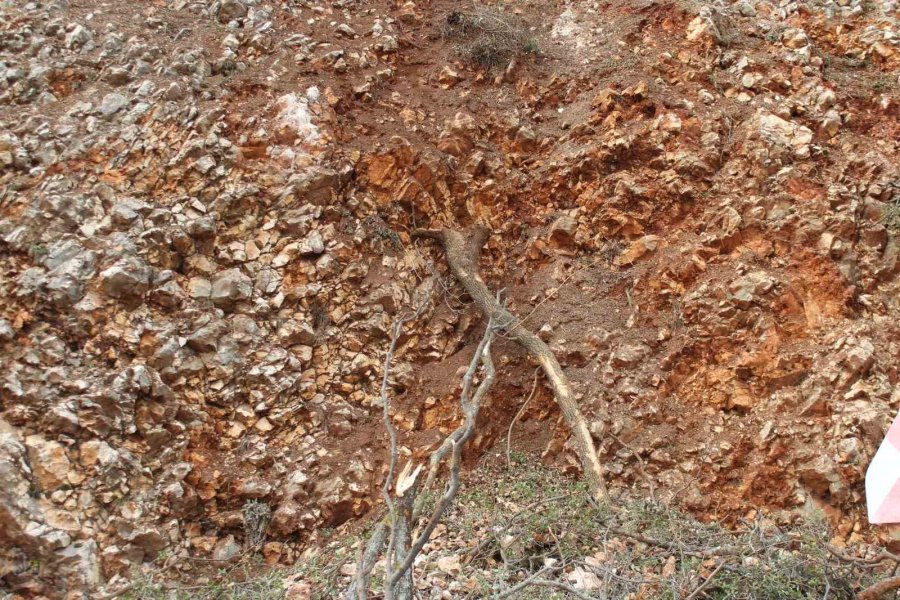 Kartalkaya Barajı’nda Yol Ortadan İkiye Ayrıldı