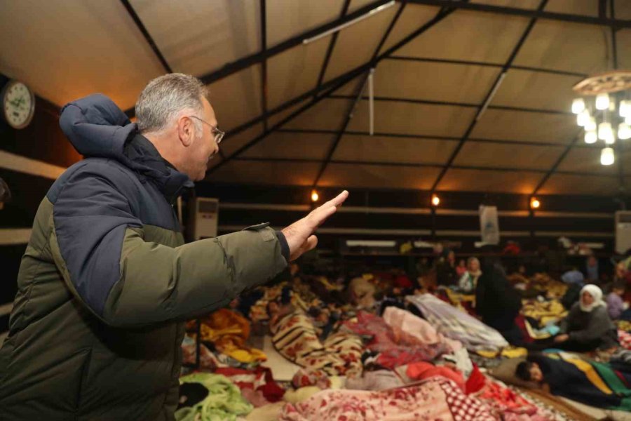 Eyyübiye’de Depremden Etkilenenlere Destekler Sürüyor