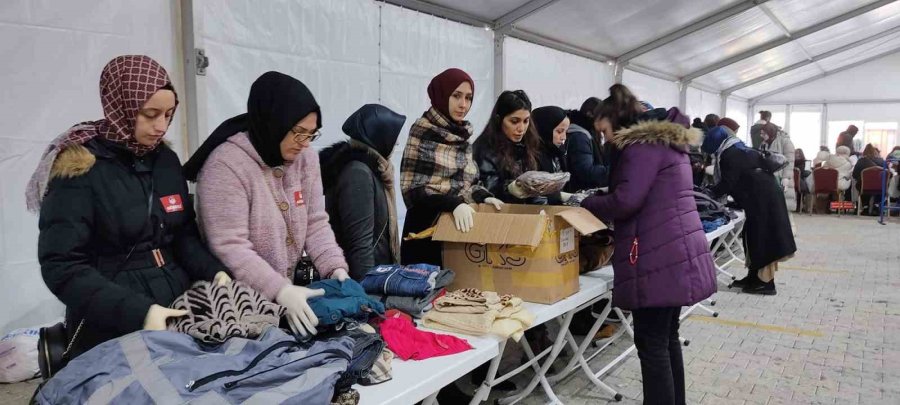 Fatih’te Deprem Bölgelerine Yardım Seferberliği