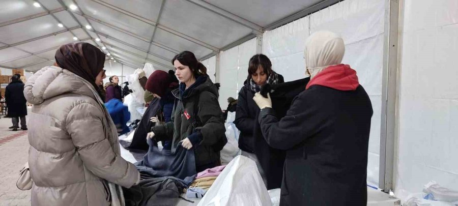 Fatih’te Deprem Bölgelerine Yardım Seferberliği